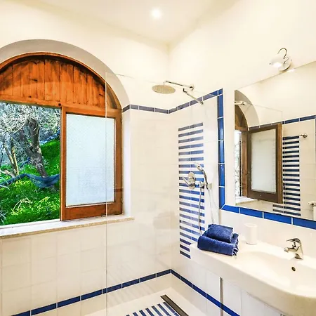 - Casa Marisa Massa Lubrense